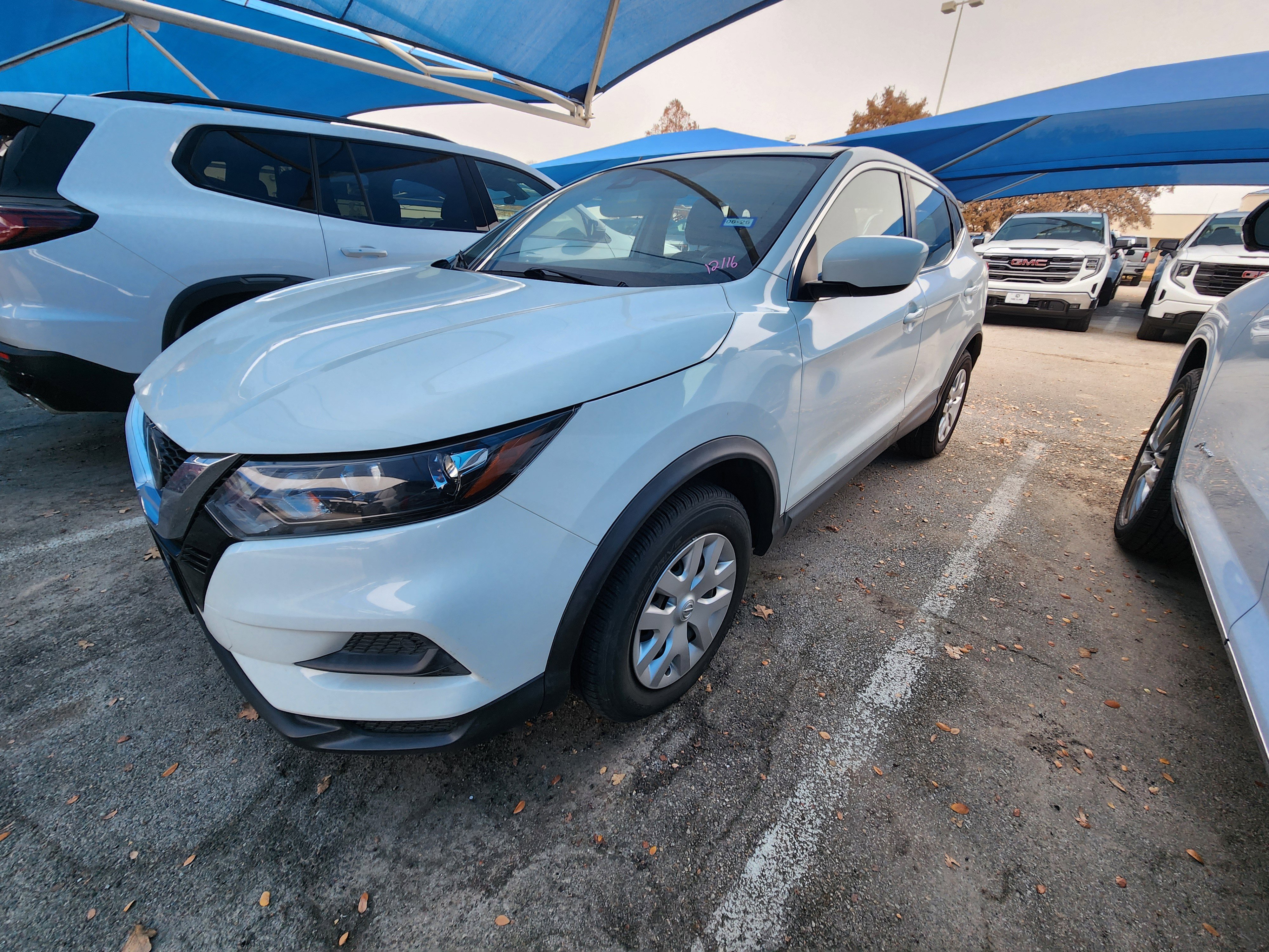 Used 2020 Nissan Rogue Sport S image 2