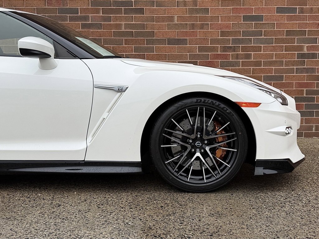 Used 2024 Nissan GT-R Premium w/ Premium Interior Package image 11