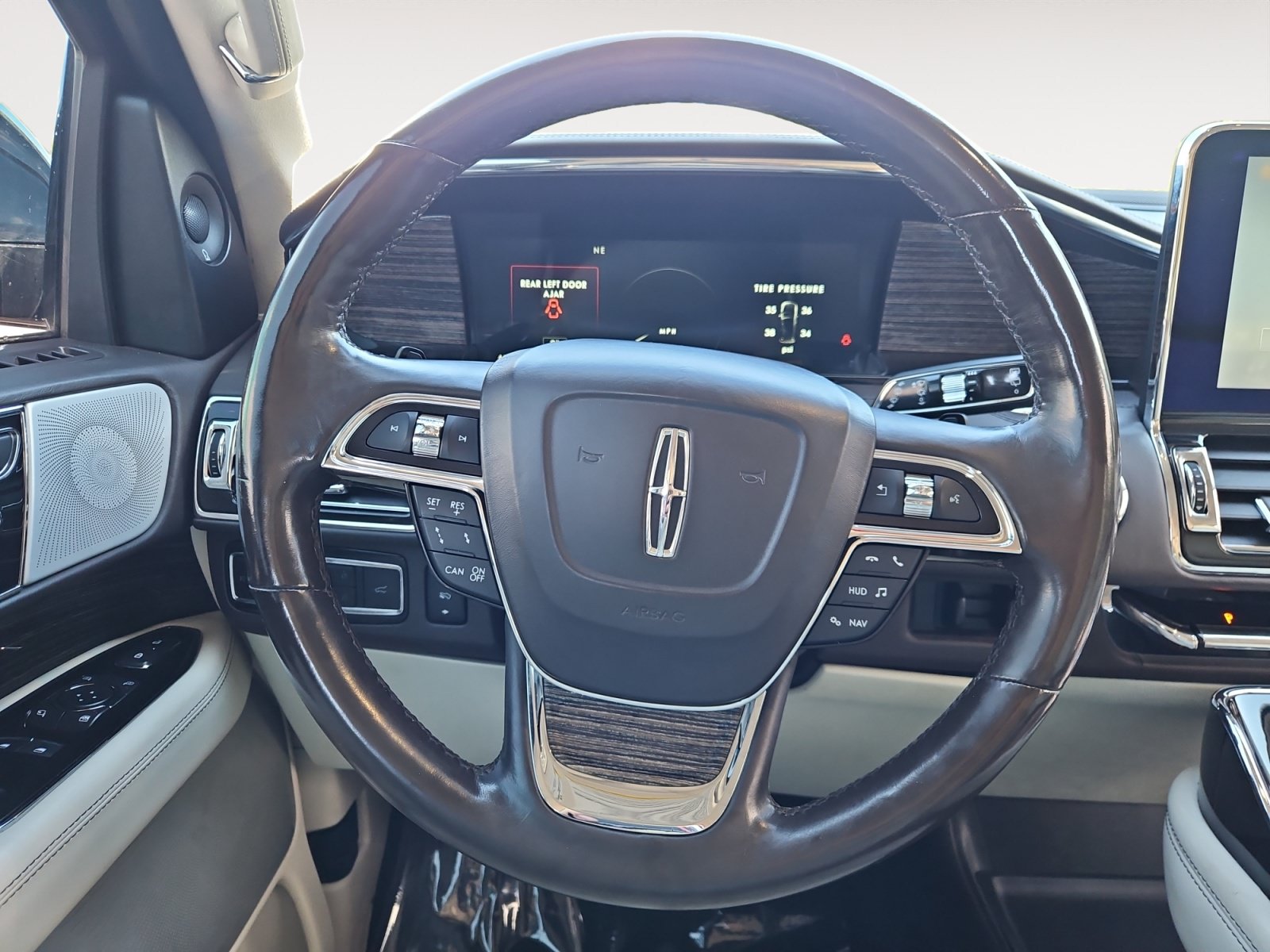 Used 2018 Lincoln Navigator L Black Label w/ Cargo Package AWD/4WD image 13