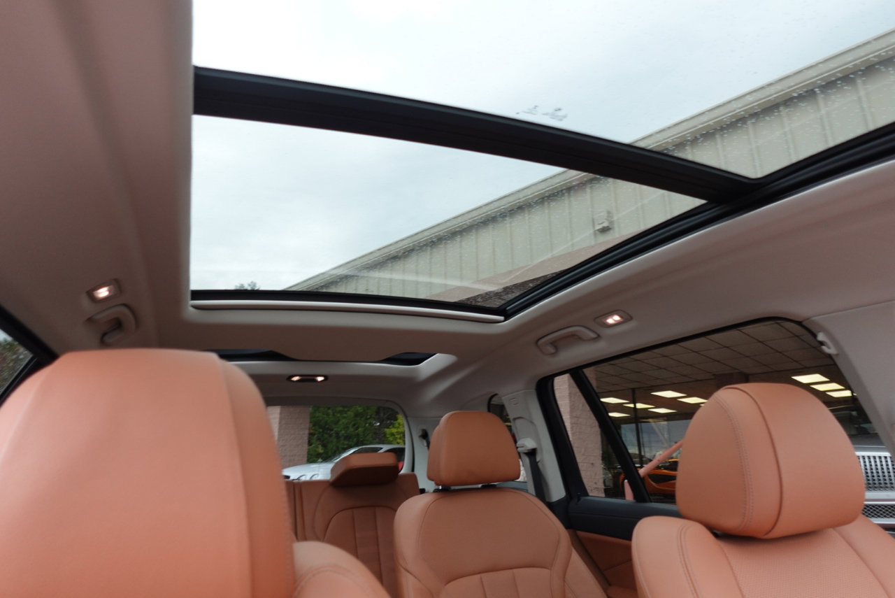 Used 2022 BMW X7 xDrive40i w/ Parking Assistance Package image 17