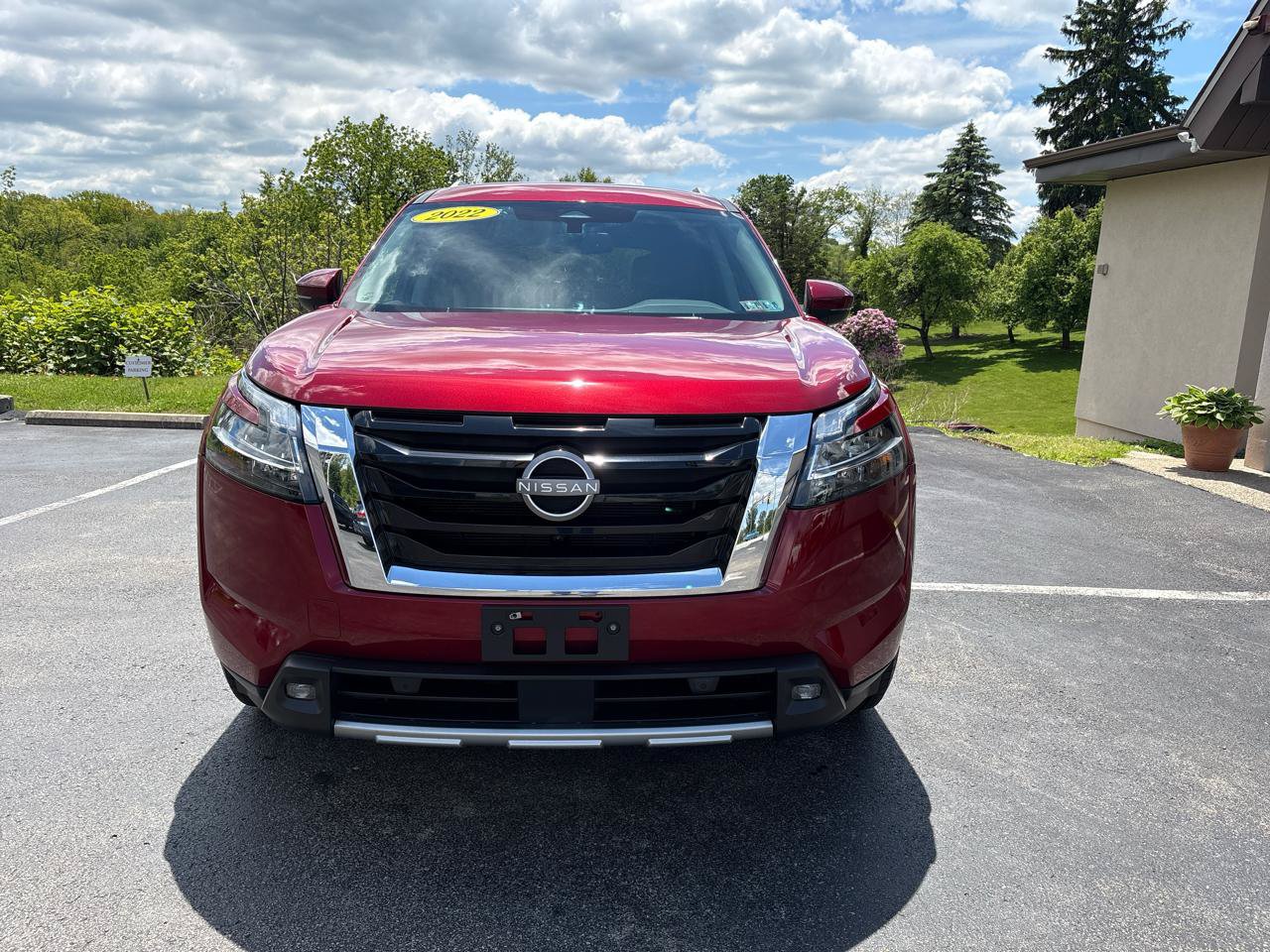 Used 2022 Nissan Pathfinder SL AWD/4WD image 2