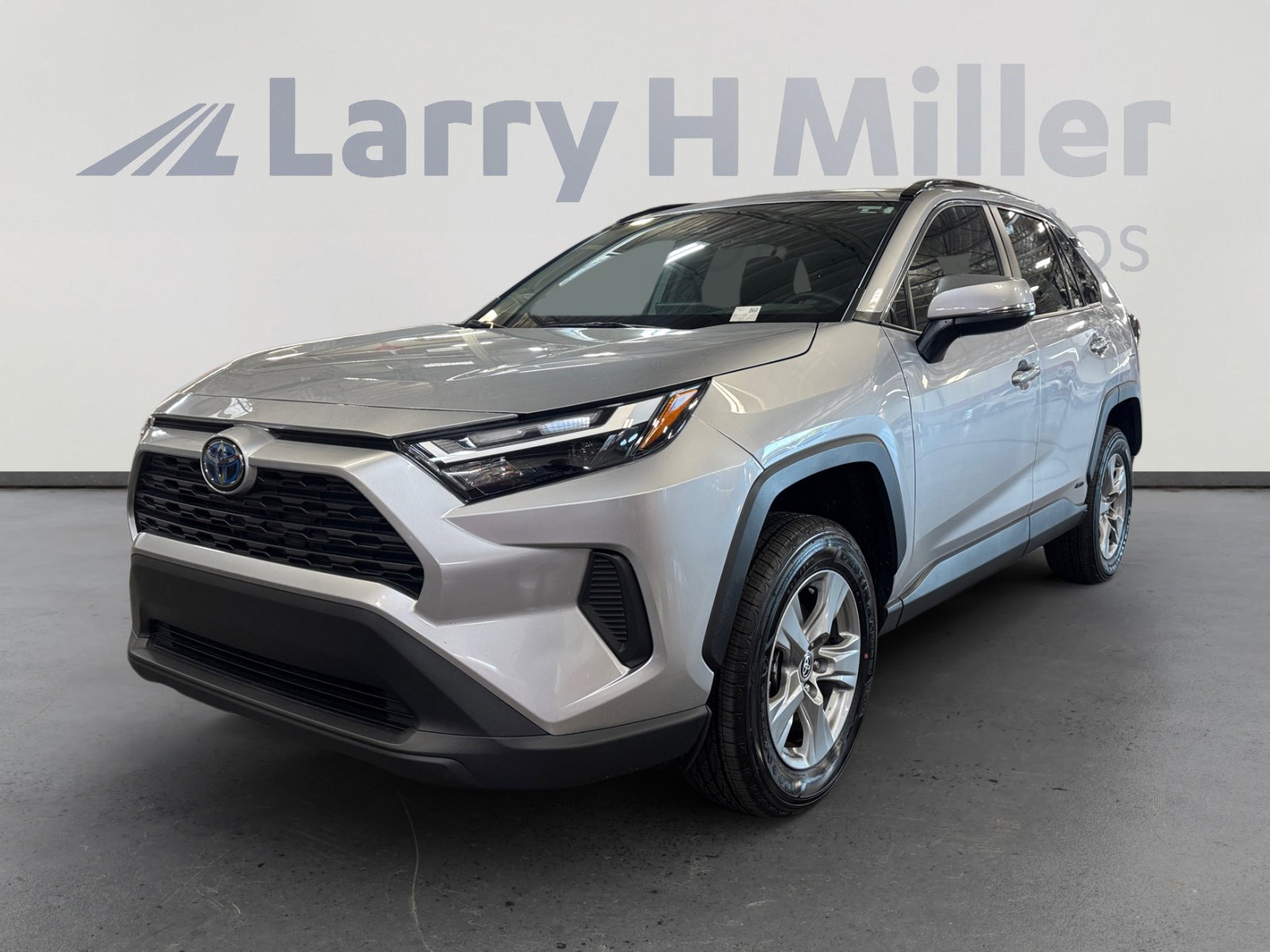 Used 2024 Toyota RAV4 XLE image 1