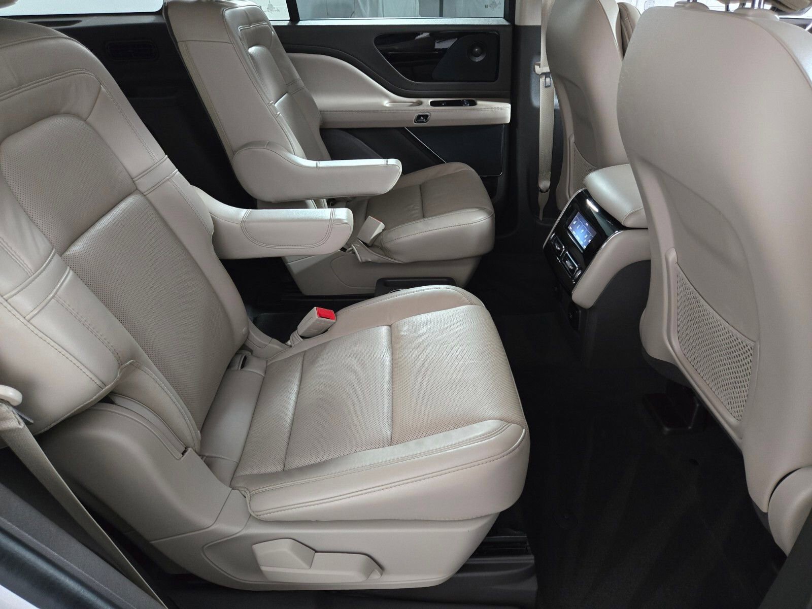 Used 2023 Lincoln Aviator Grand Touring w/ Equipment Group 301A image 16