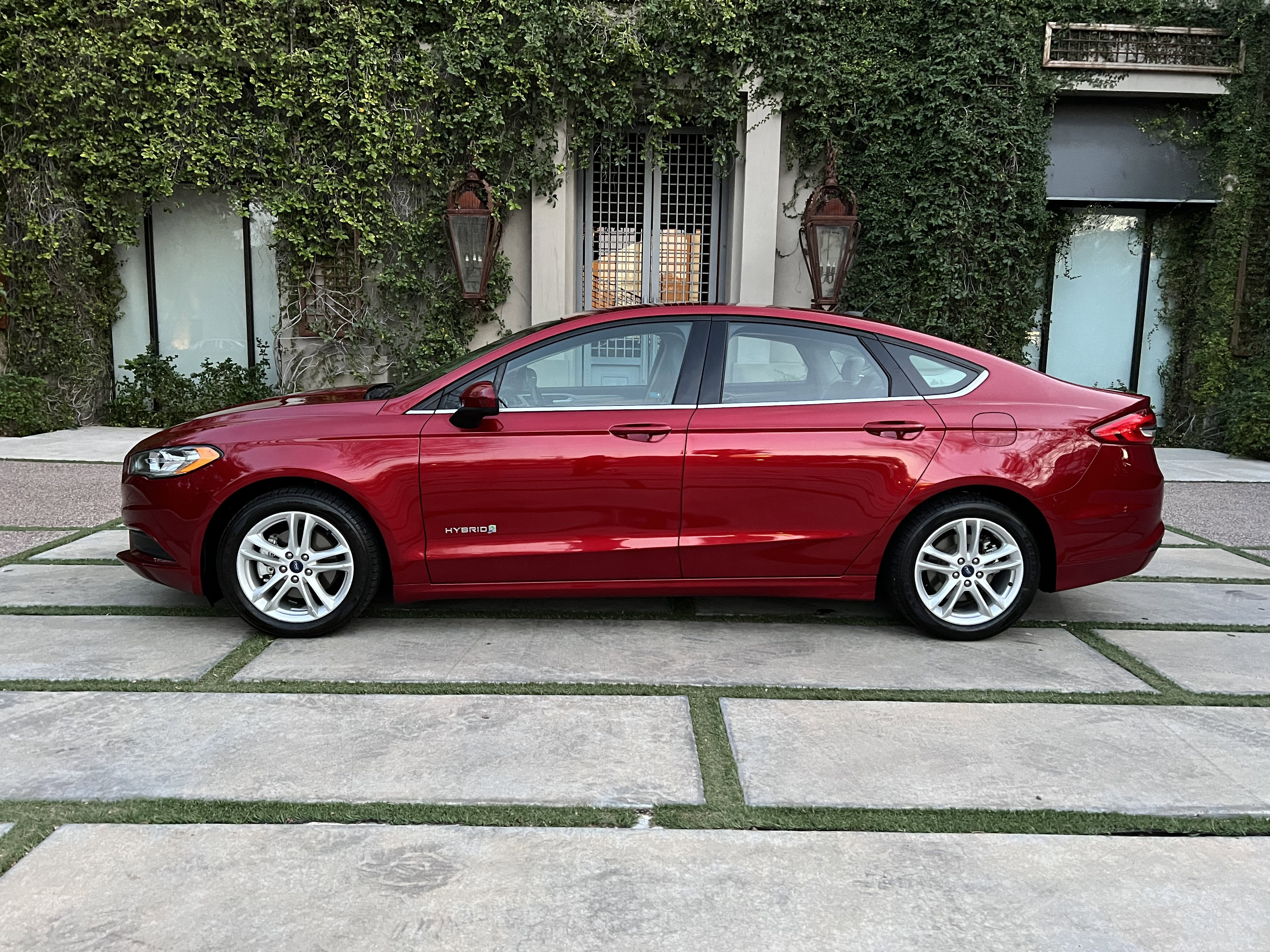 Used 2018 Ford Fusion SE image 4