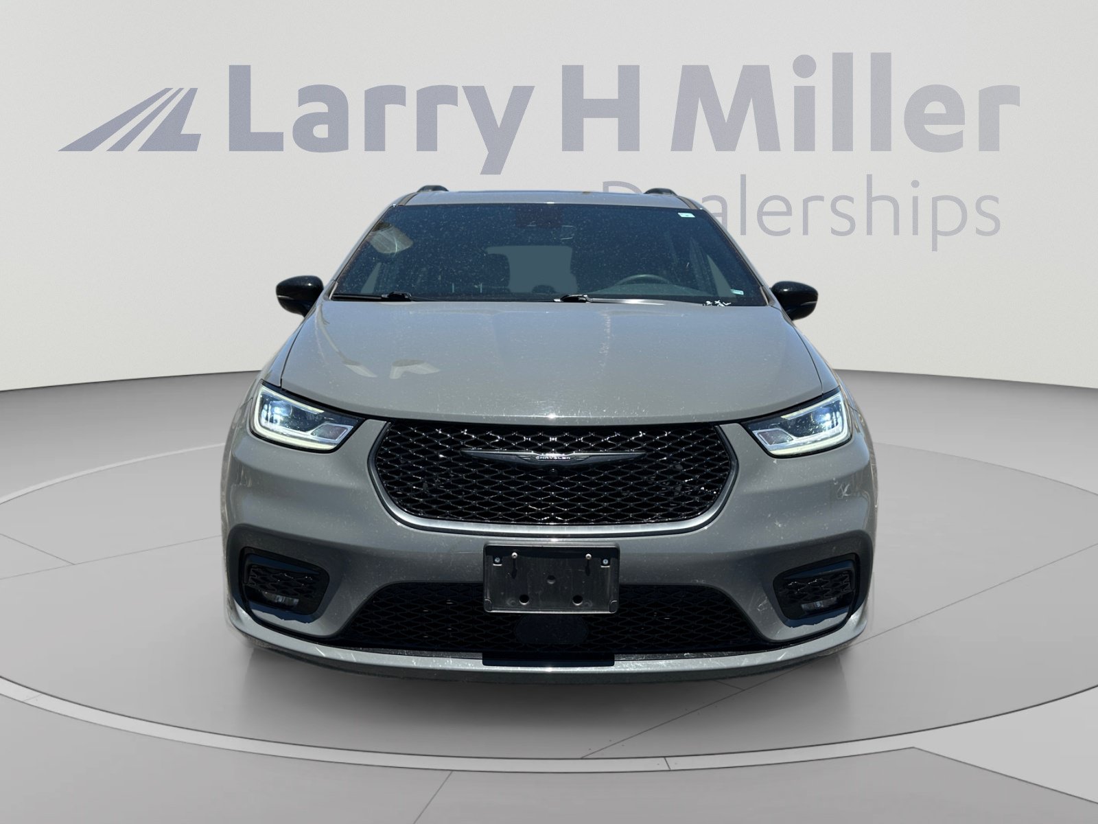 Used 2025 Chrysler Pacifica Limited FWD image 8