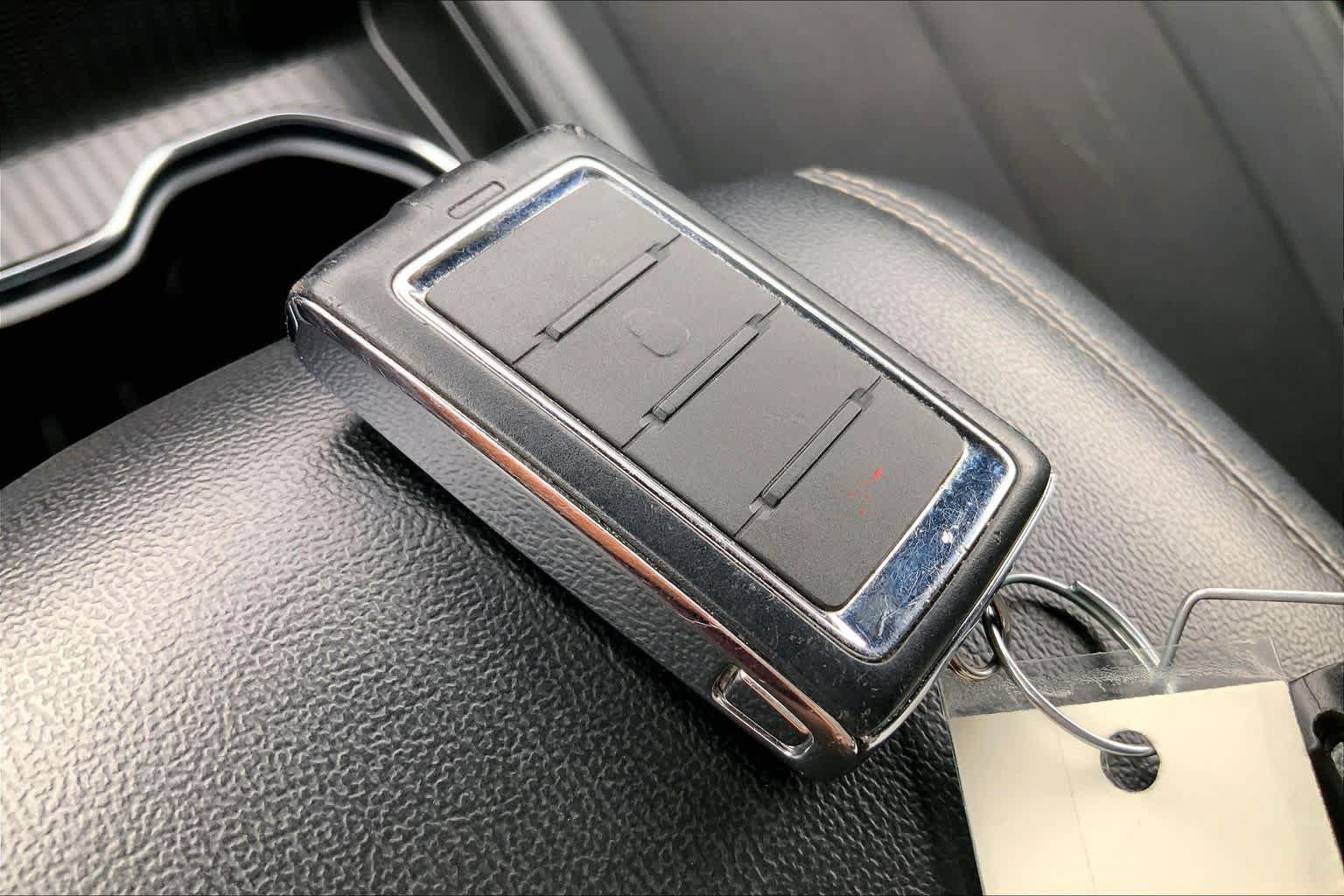 Used 2024 Jeep Grand Cherokee L Laredo RWD image 12