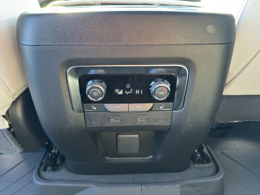New 2026 Chevrolet Suburban Premier AWD/4WD image 21