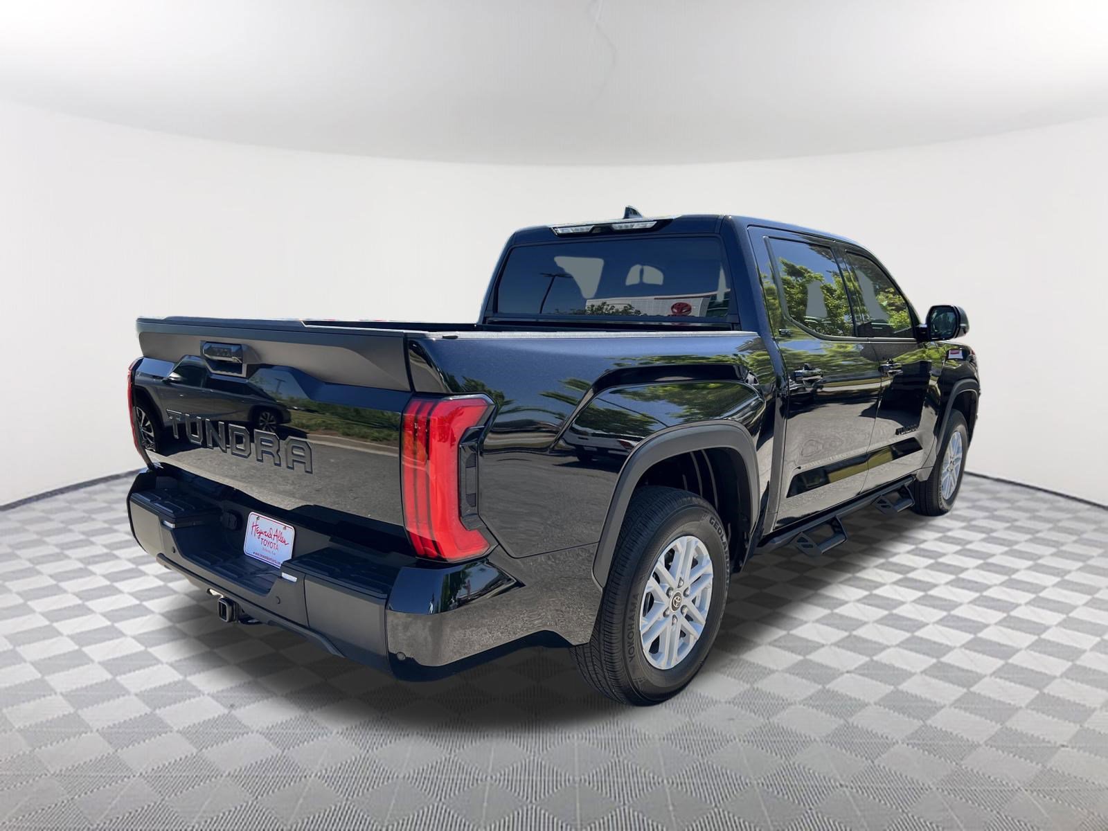 Used 2022 Toyota Tundra SR5 AWD/4WD image 17