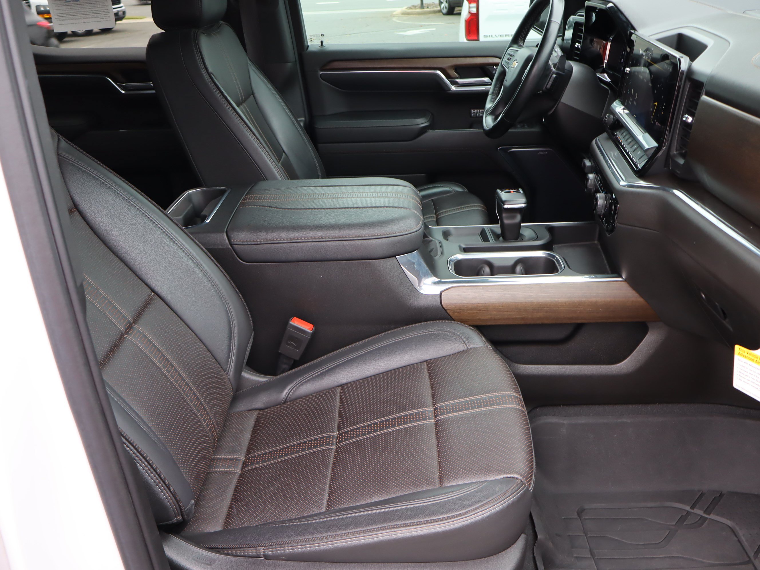 Used 2023 Chevrolet Silverado 1500 High Country w/ High Country Premium Package AWD/4WD image 39