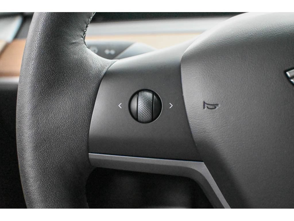 Used 2023 Tesla Model Y Performance AWD/4WD image 35