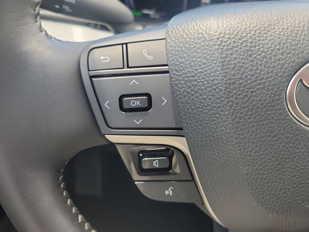 Used 2025 Toyota Camry XLE FWD image 21