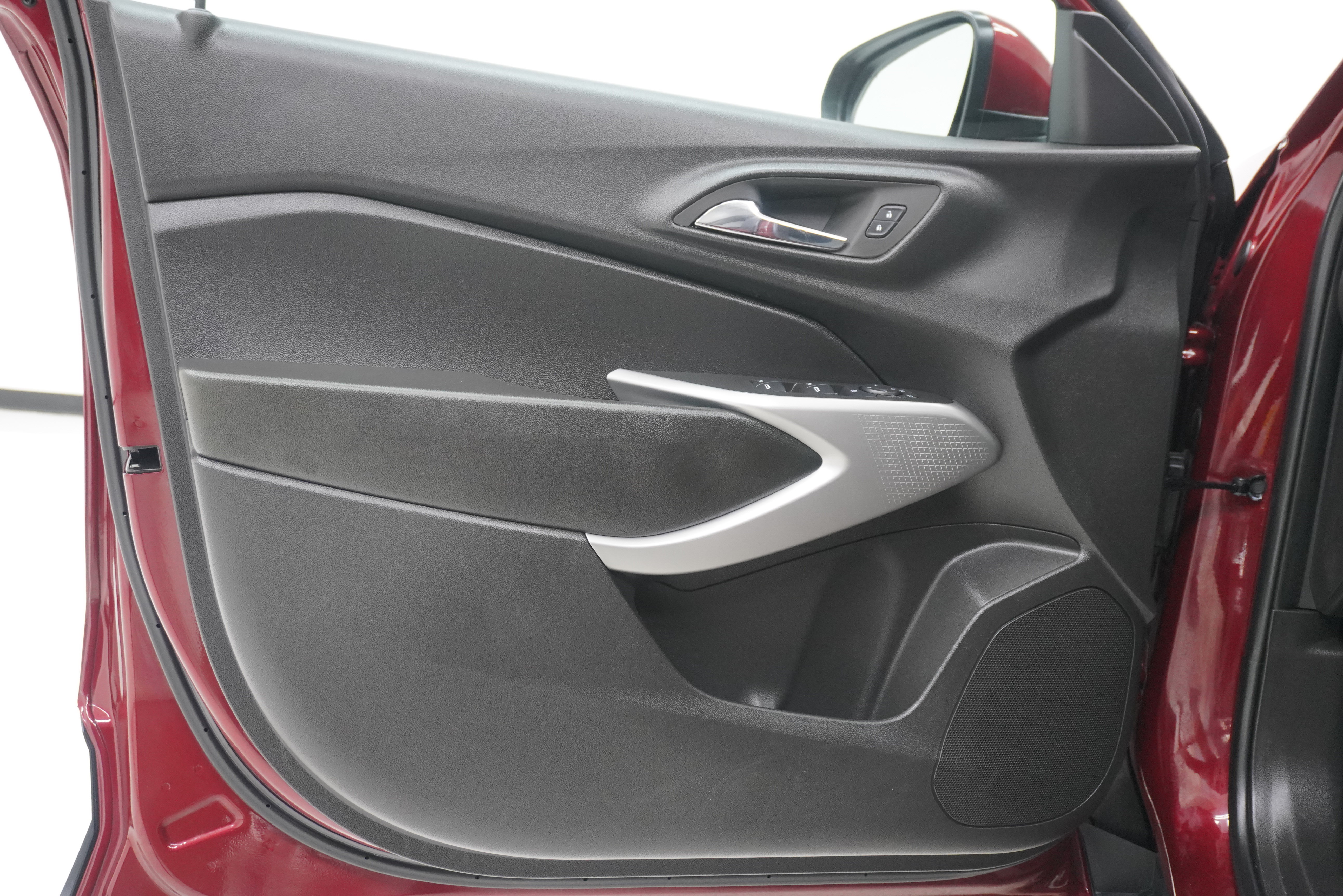 Used 2024 Chevrolet Trax LS w/ LS Convenience Package FWD image 14