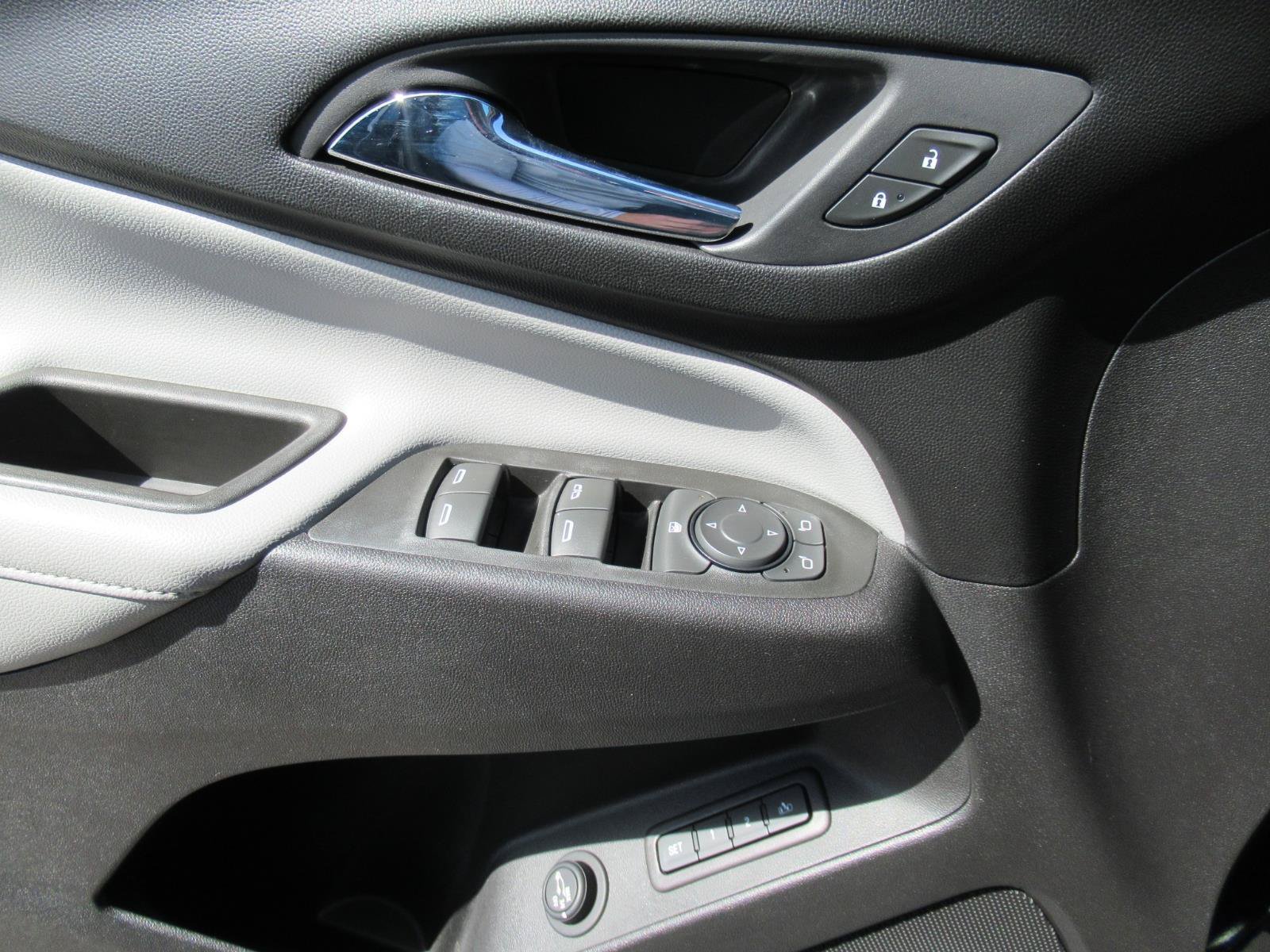 Used 2020 Chevrolet Equinox Premier FWD image 22