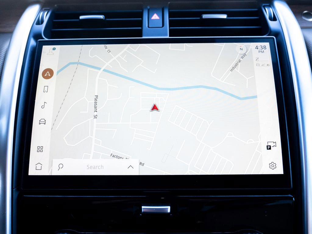 Used 2024 Land Rover Discovery Dynamic SE image 28