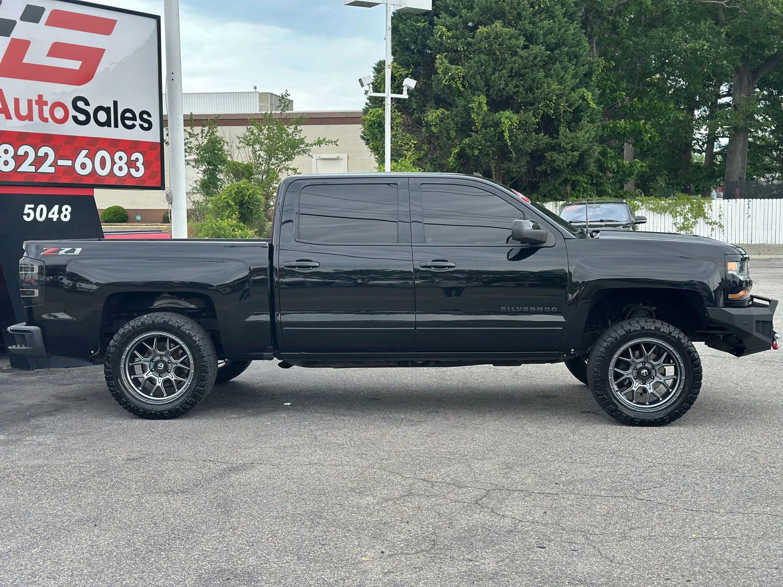 Used 2018 Chevrolet Silverado 1500 LT w/ All Star Edition AWD/4WD image 2