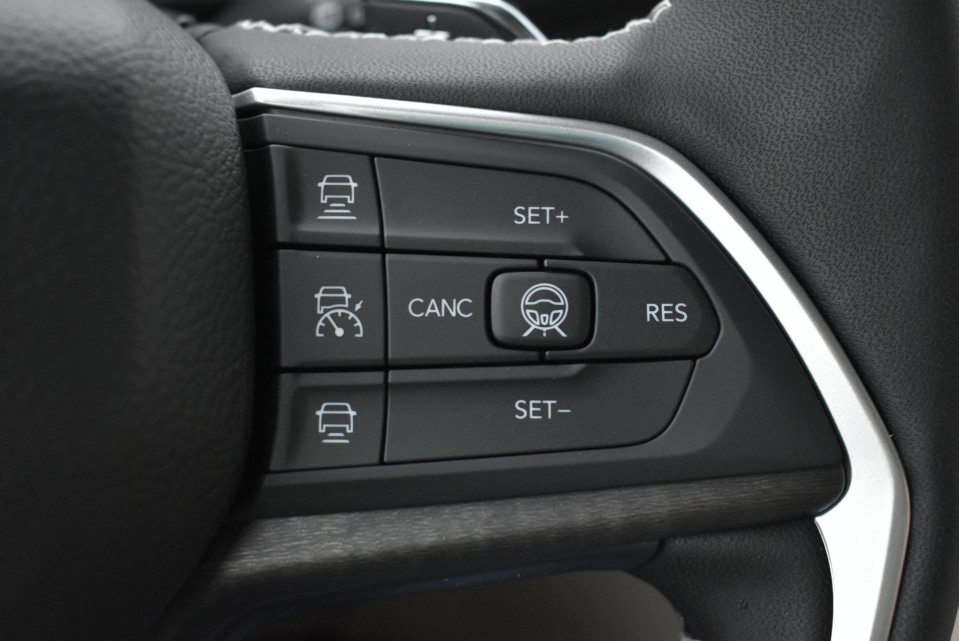 New 2026 Jeep Grand Cherokee Limited w/ Luxury Tech Group II AWD/4WD image 23