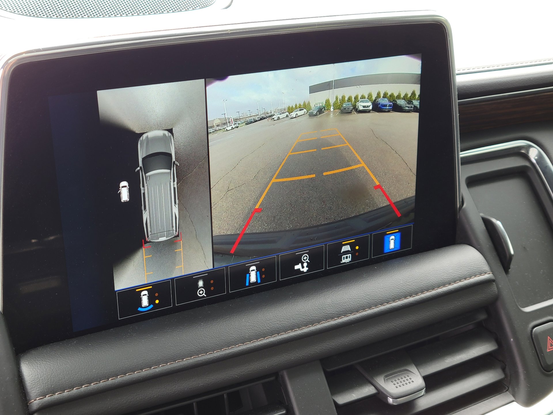 Used 2023 Chevrolet Suburban High Country image 28