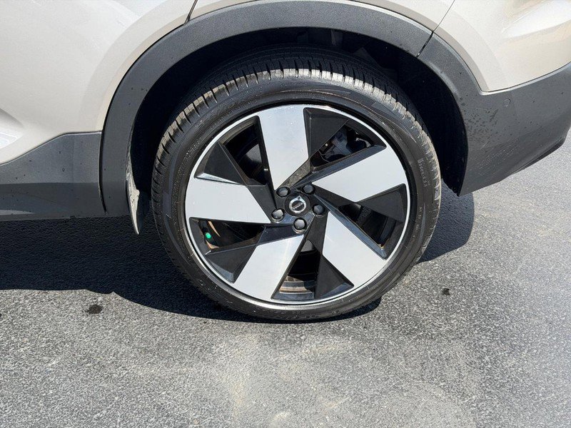 Used 2023 Volvo XC40 Recharge Ultimate w/ Protection Package Premier image 8