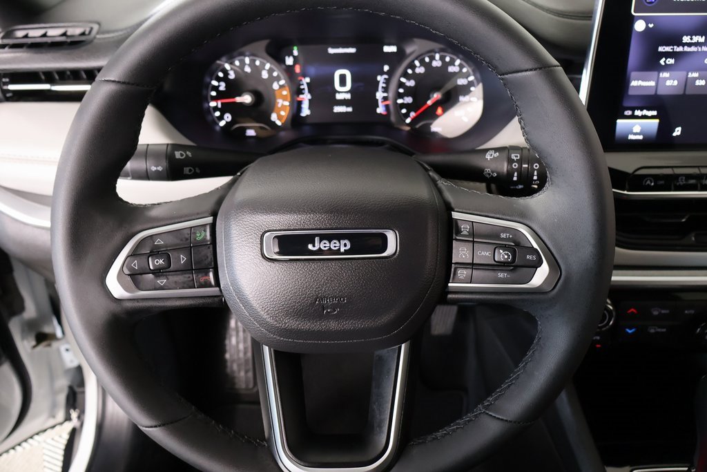 Used 2024 Jeep Compass Limited image 3