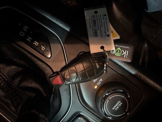 Used 2022 Jeep Cherokee Latitude w/ Sun & Sound Group image 44