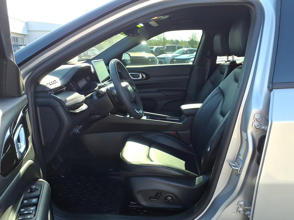 Used 2026 Jeep Compass Limited AWD/4WD image 13
