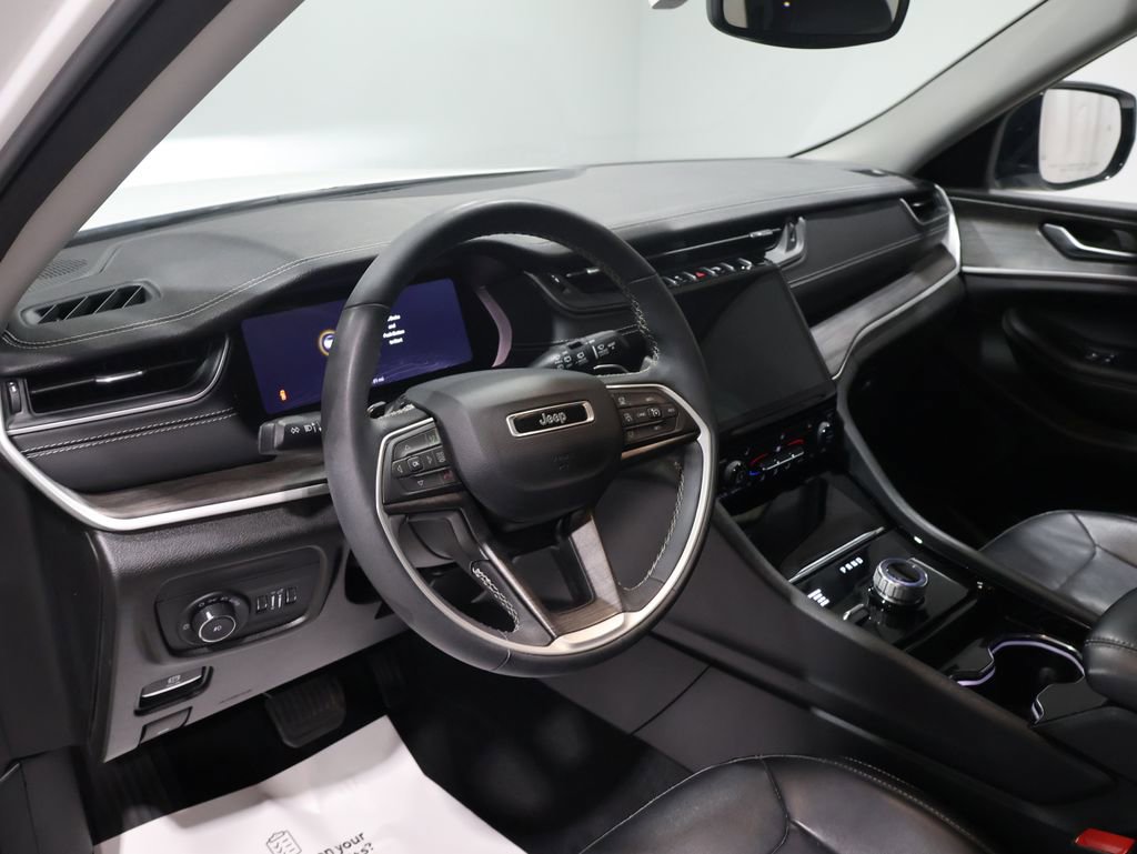 Certified 2023 Jeep Grand Cherokee Limited image 17