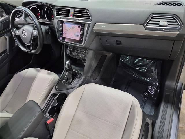 Used 2018 Volkswagen Tiguan SEL FWD image 24
