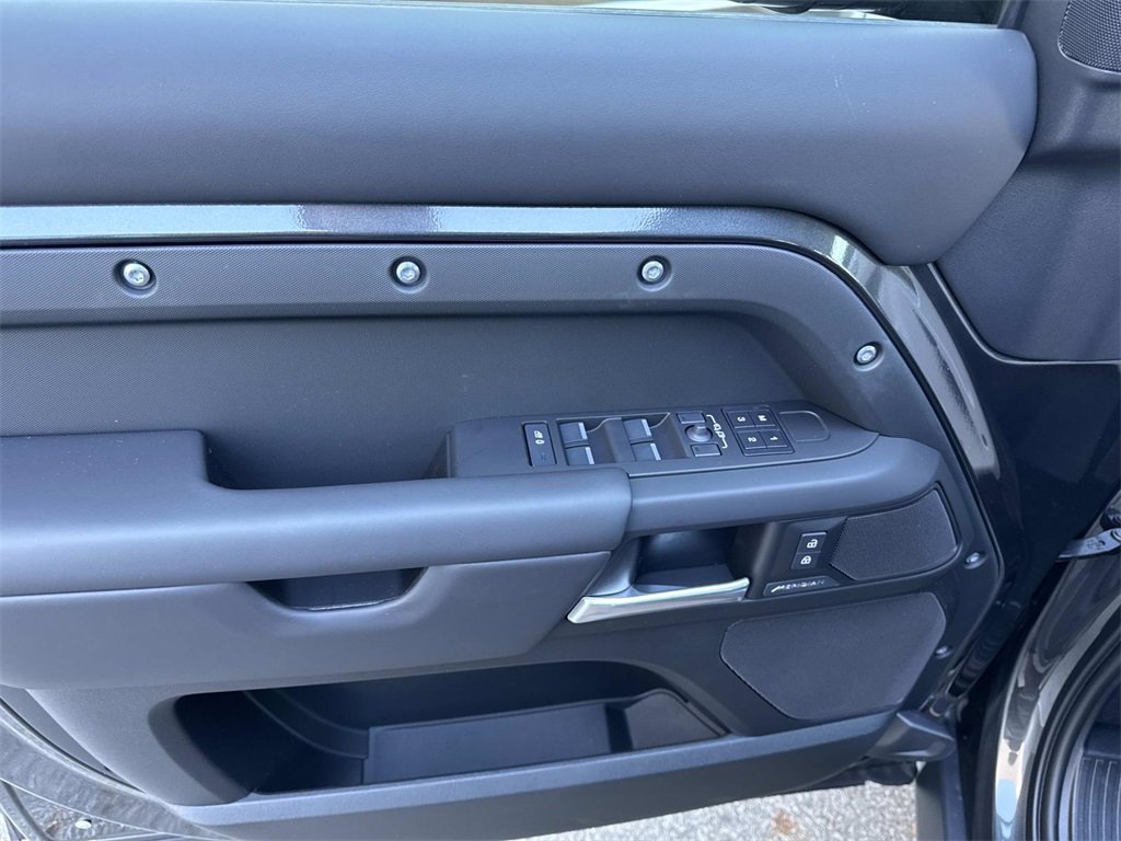 New 2025 Land Rover Defender 130 S image 17