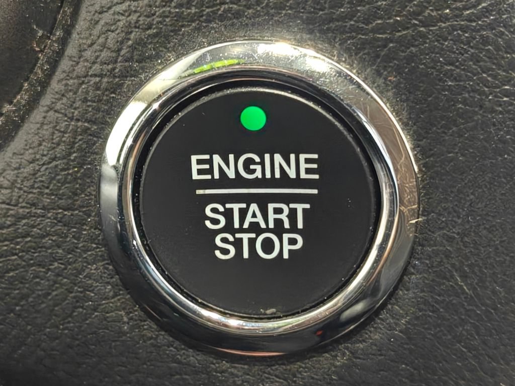 Used 2018 Ford Fusion SE w/ Fusion SE Technology Package FWD image 13