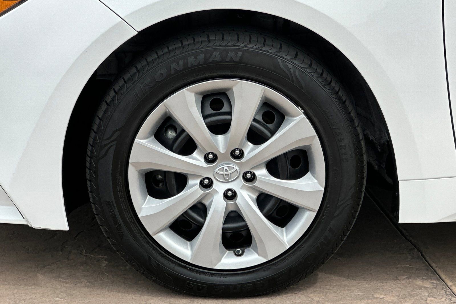 Certified 2022 Toyota Corolla LE image 32