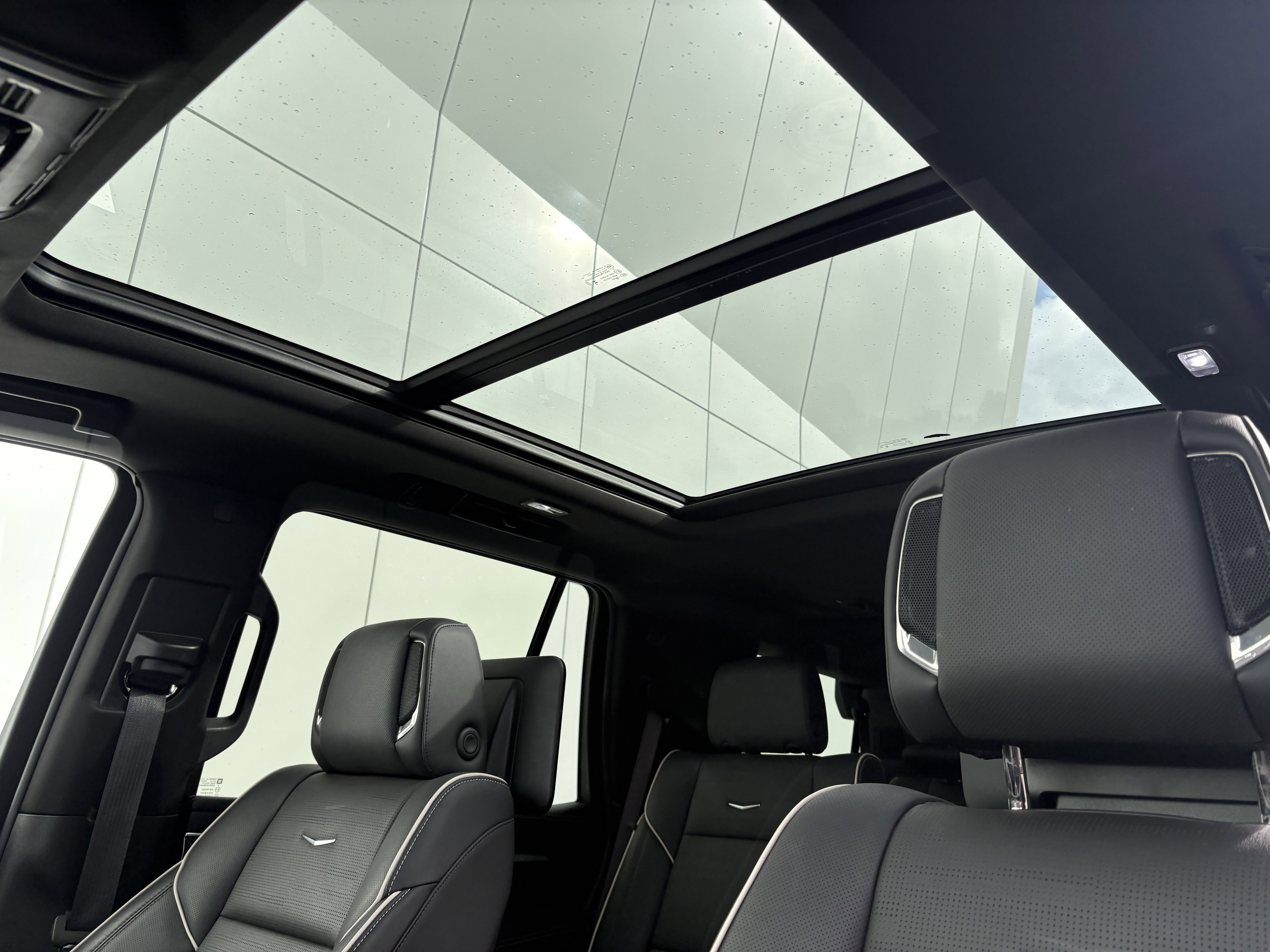 Used 2025 Cadillac Escalade Premium Luxury image 18