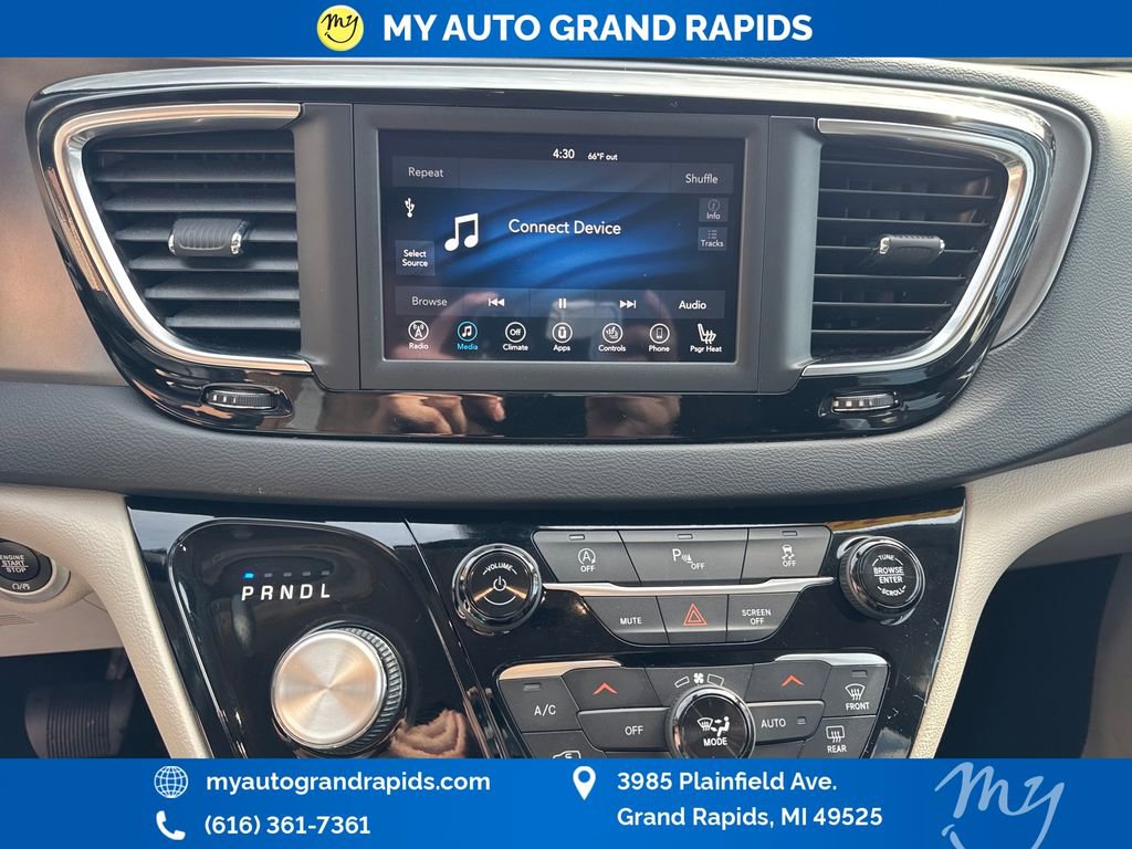 Used 2020 Chrysler Pacifica Touring w/ Cold Weather Group FWD image 19