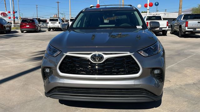 New 2026 Toyota Highlander XLE image 2
