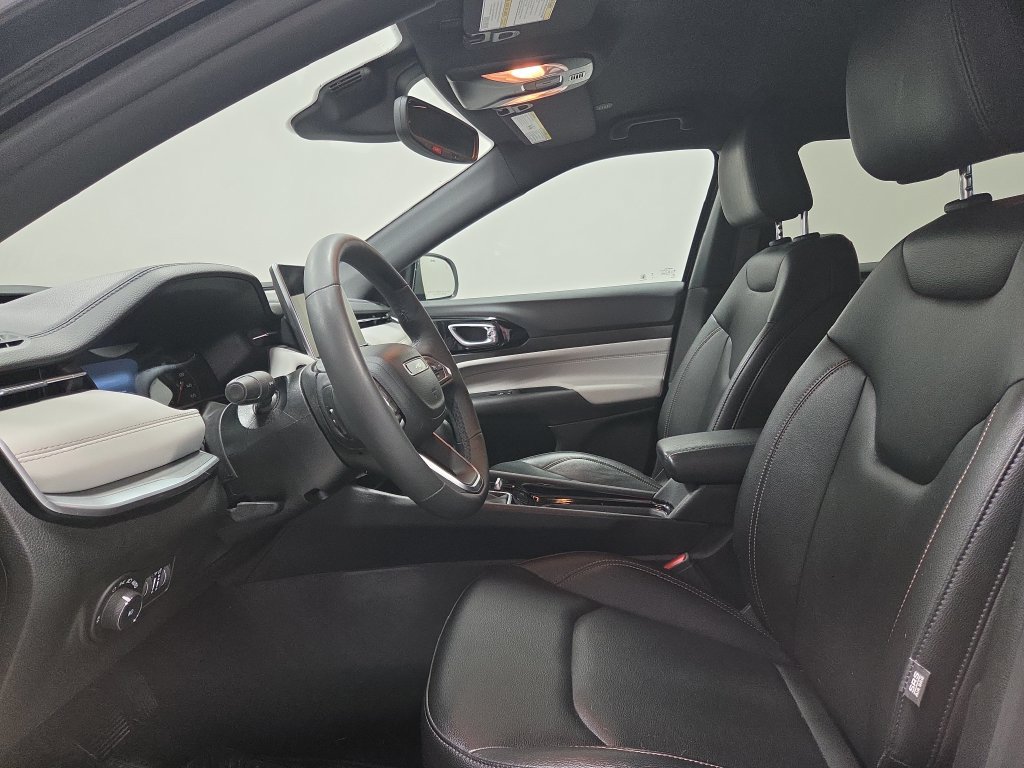 Used 2024 Jeep Compass Limited AWD/4WD image 2