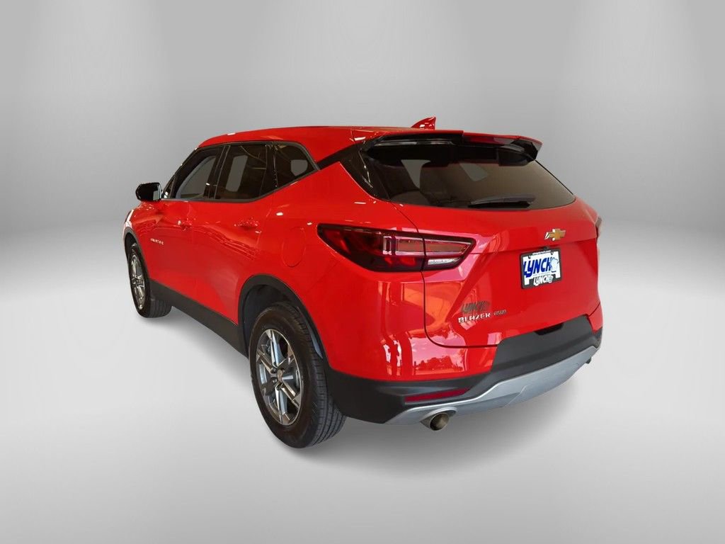 Used 2025 Chevrolet Blazer LT image 3