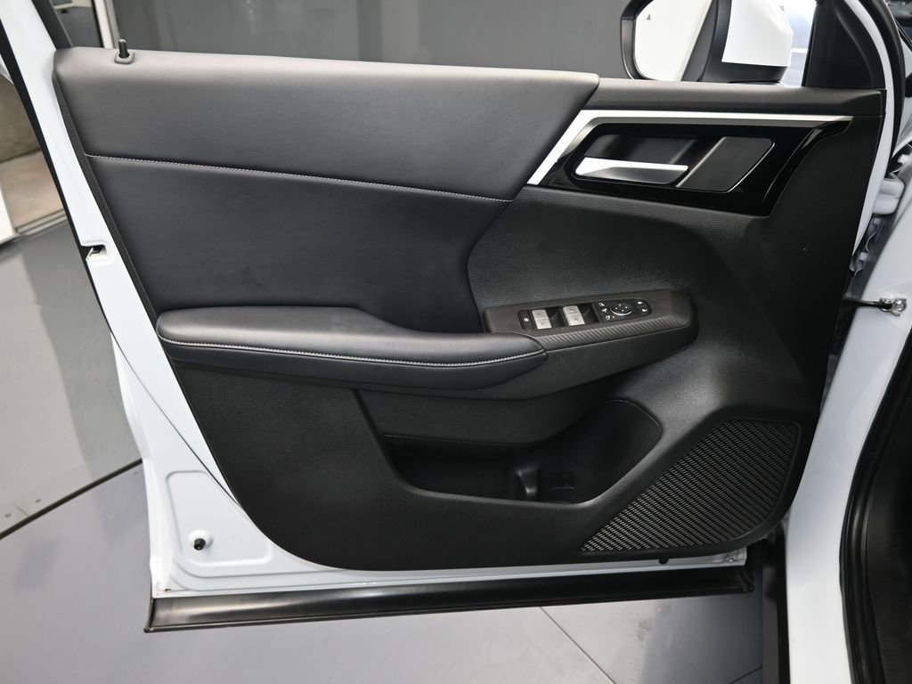 Used 2023 Mitsubishi Outlander SE image 12