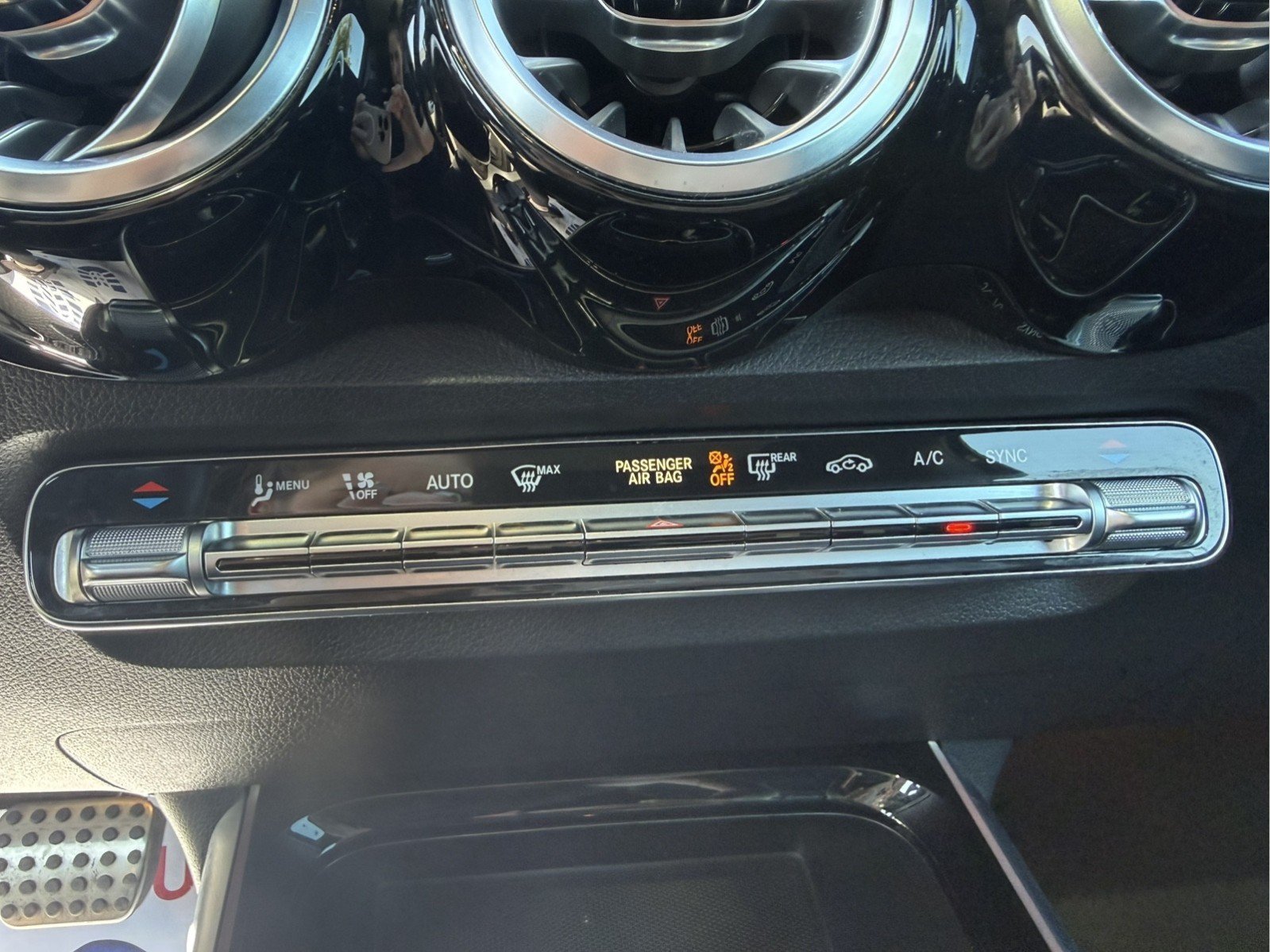 Used 2022 Mercedes-Benz GLB 250 4MATIC image 17
