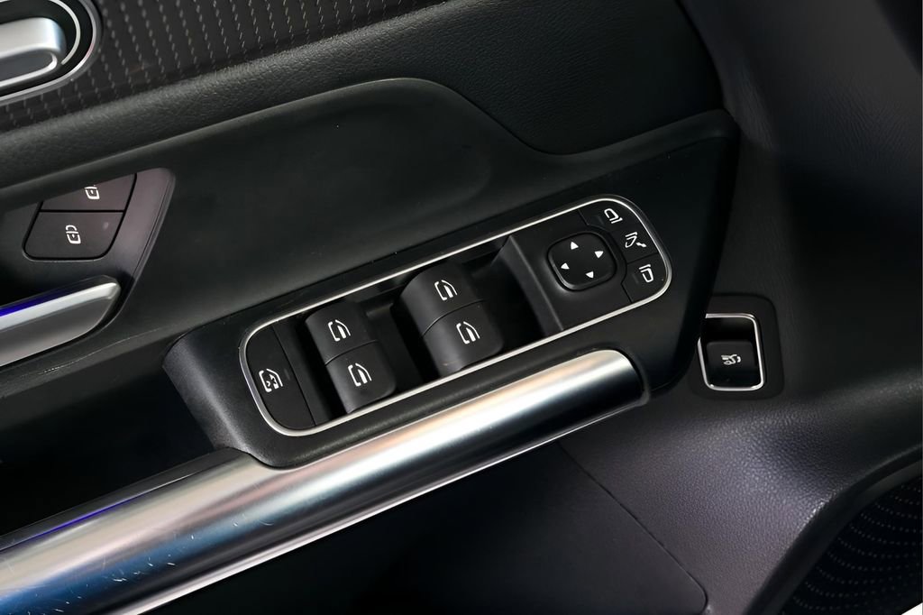 Used 2022 Mercedes-Benz GLA 250 4MATIC image 31