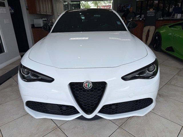Used 2022 Alfa Romeo Giulia Veloce RWD image 2
