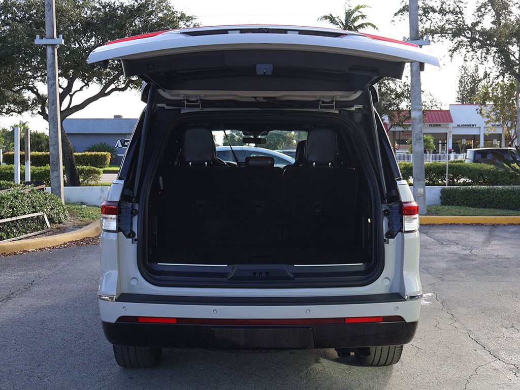 Used 2022 Lincoln Navigator Reserve image 25