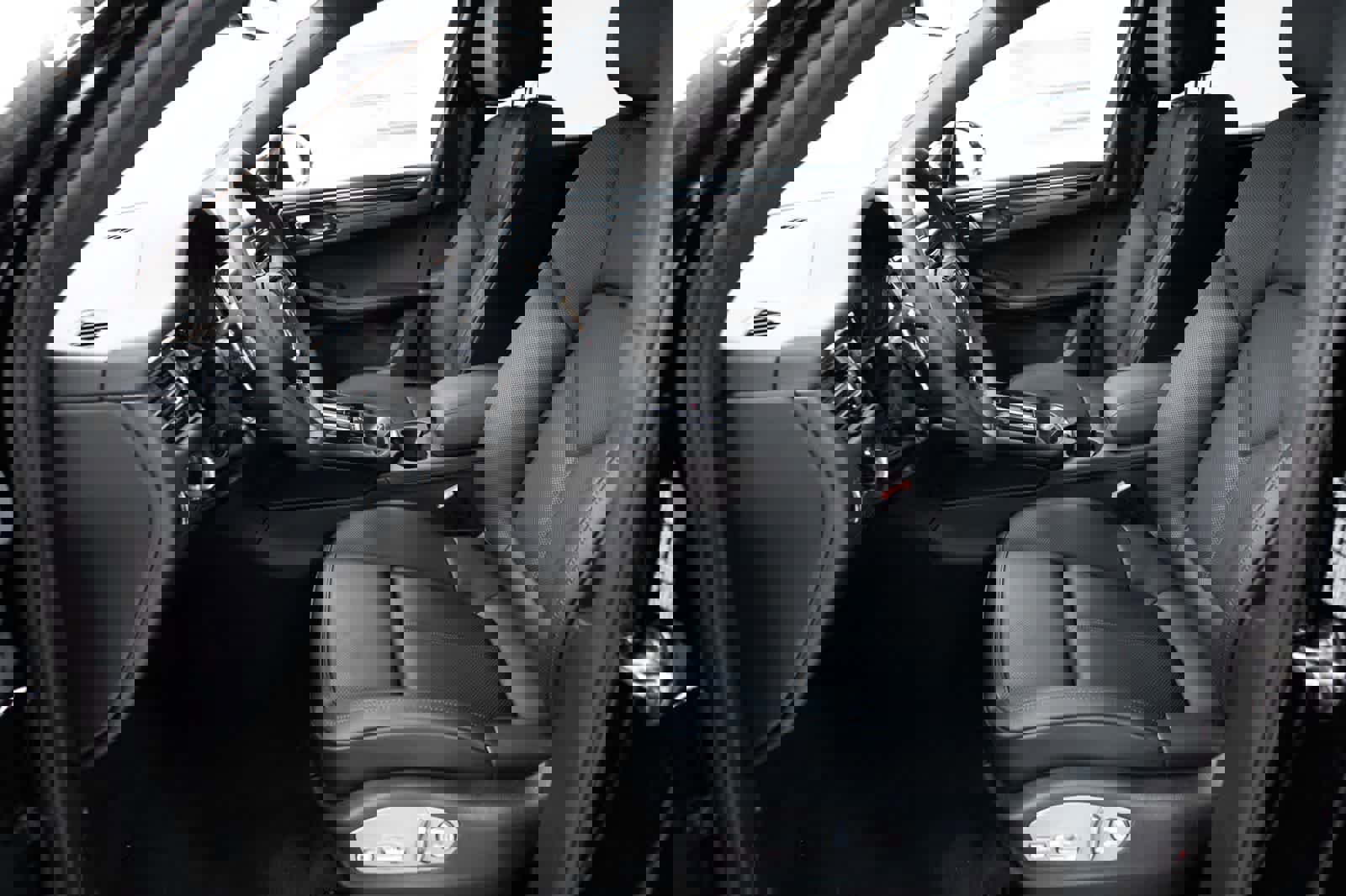 Certified 2026 Porsche Macan image 23