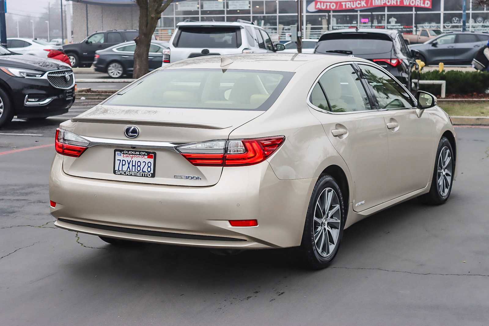 Used 2016 Lexus ES 300h image 4