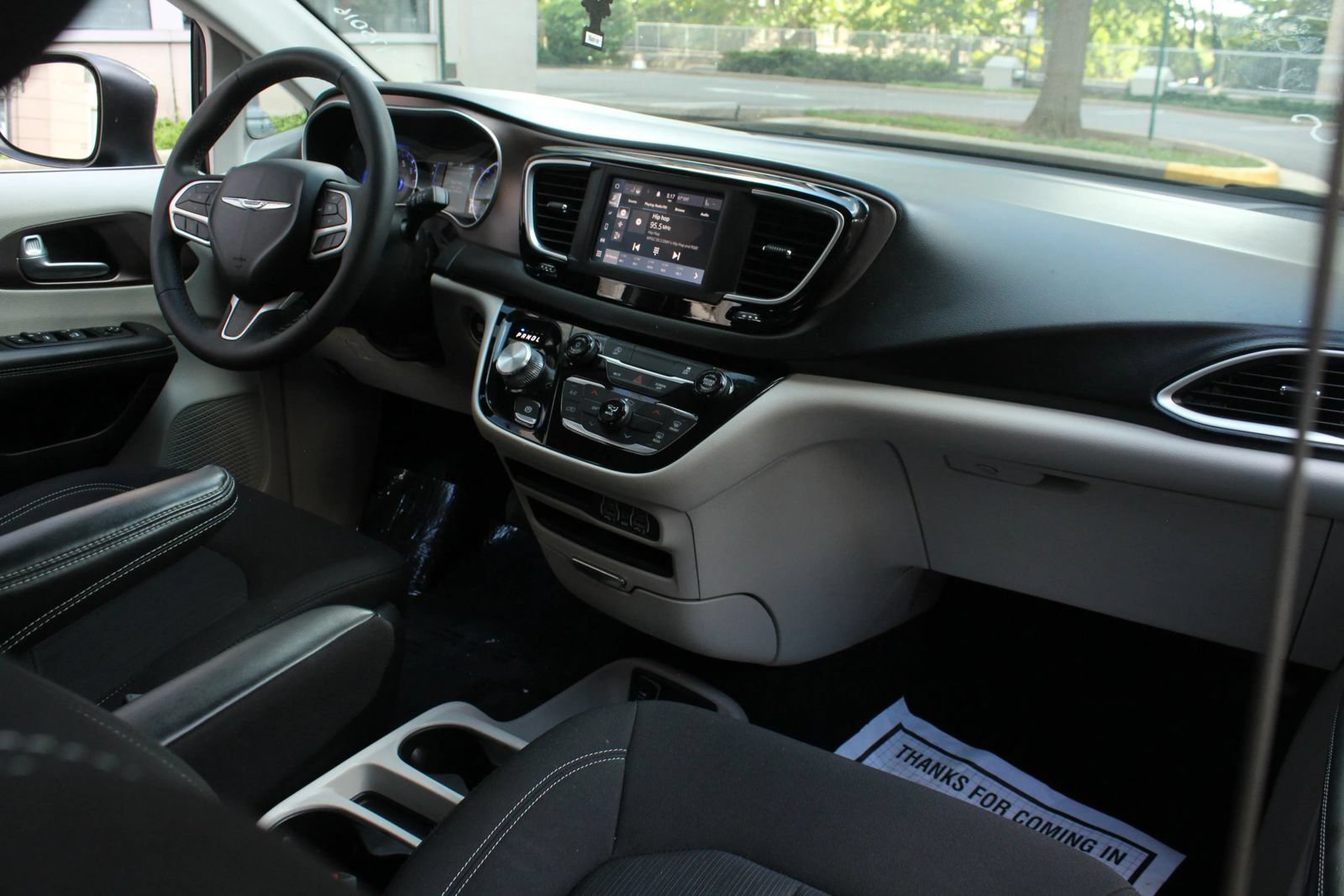 Used 2024 Chrysler Voyager LX FWD image 24