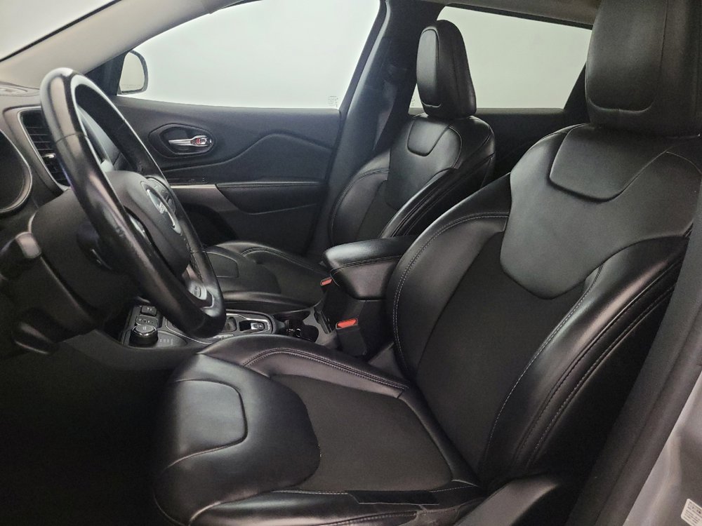 Used 2019 Jeep Cherokee Latitude Plus w/ Cold Weather Group image 17