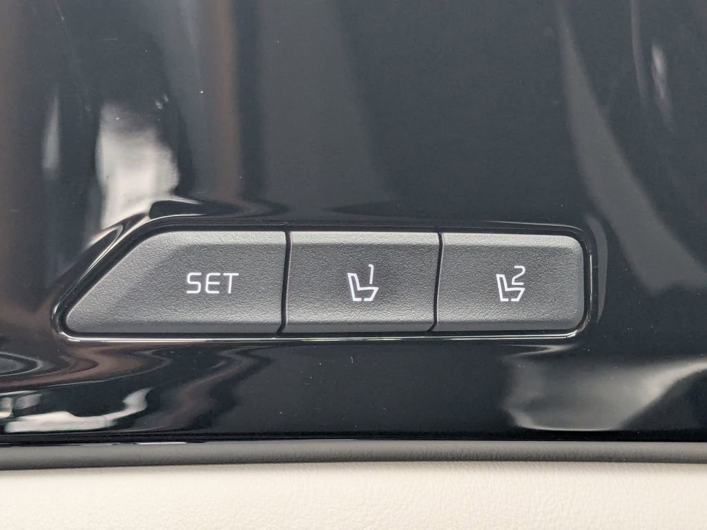 Used 2022 Kia Carnival SX FWD image 34