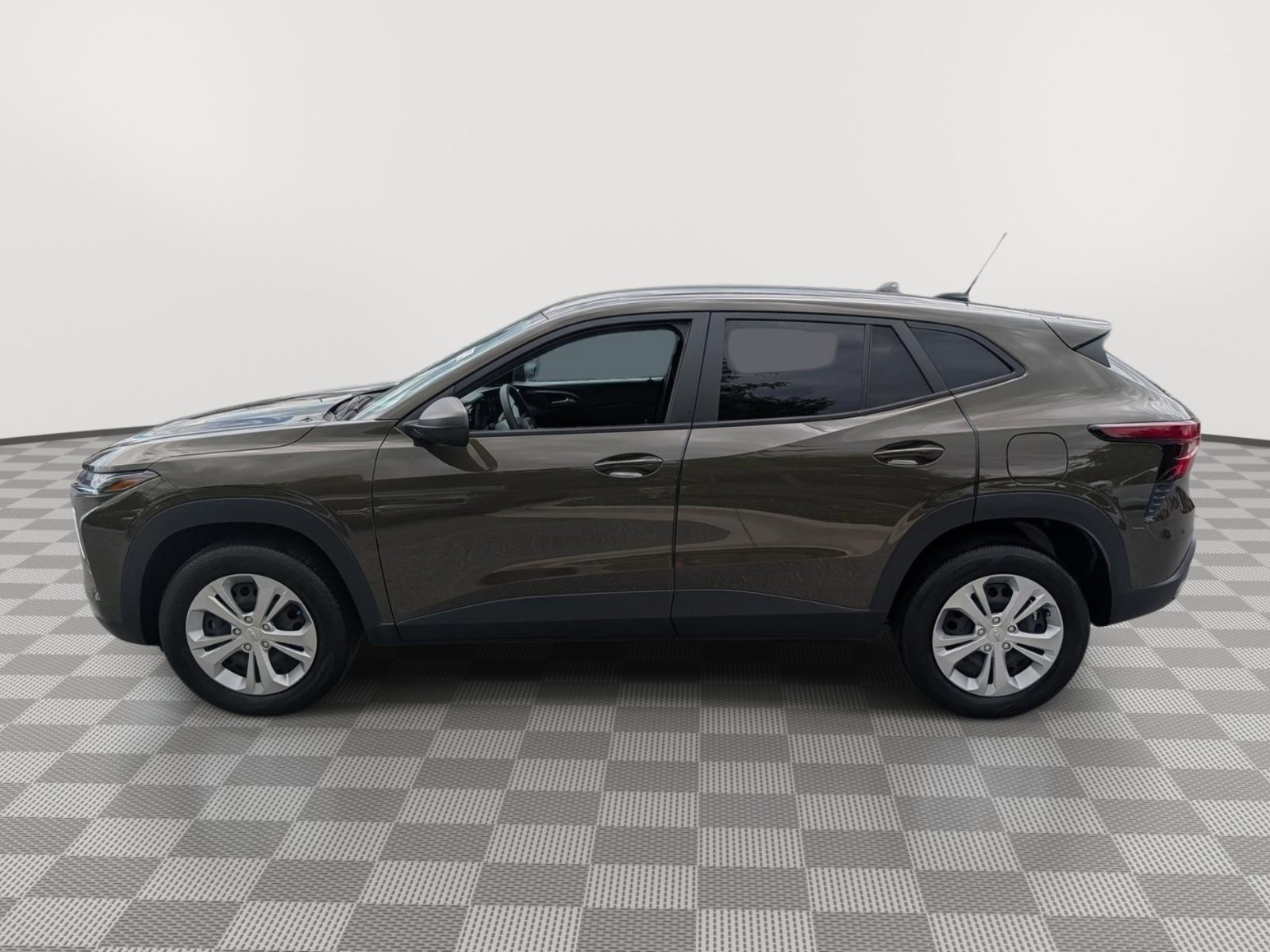 Used 2024 Chevrolet Trax LS FWD image 2