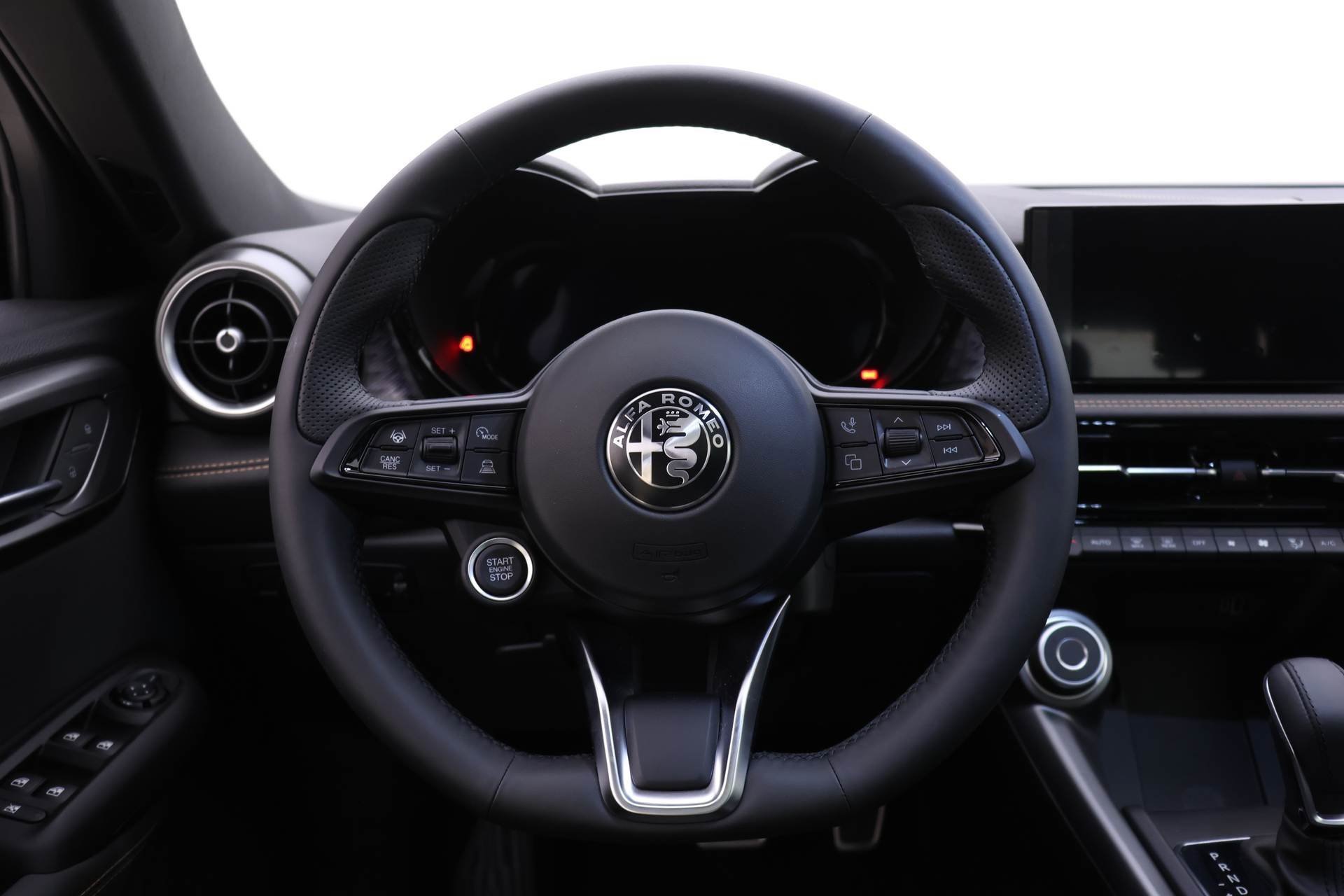 New 2025 Alfa Romeo Tonale w/ Premium Package image 14