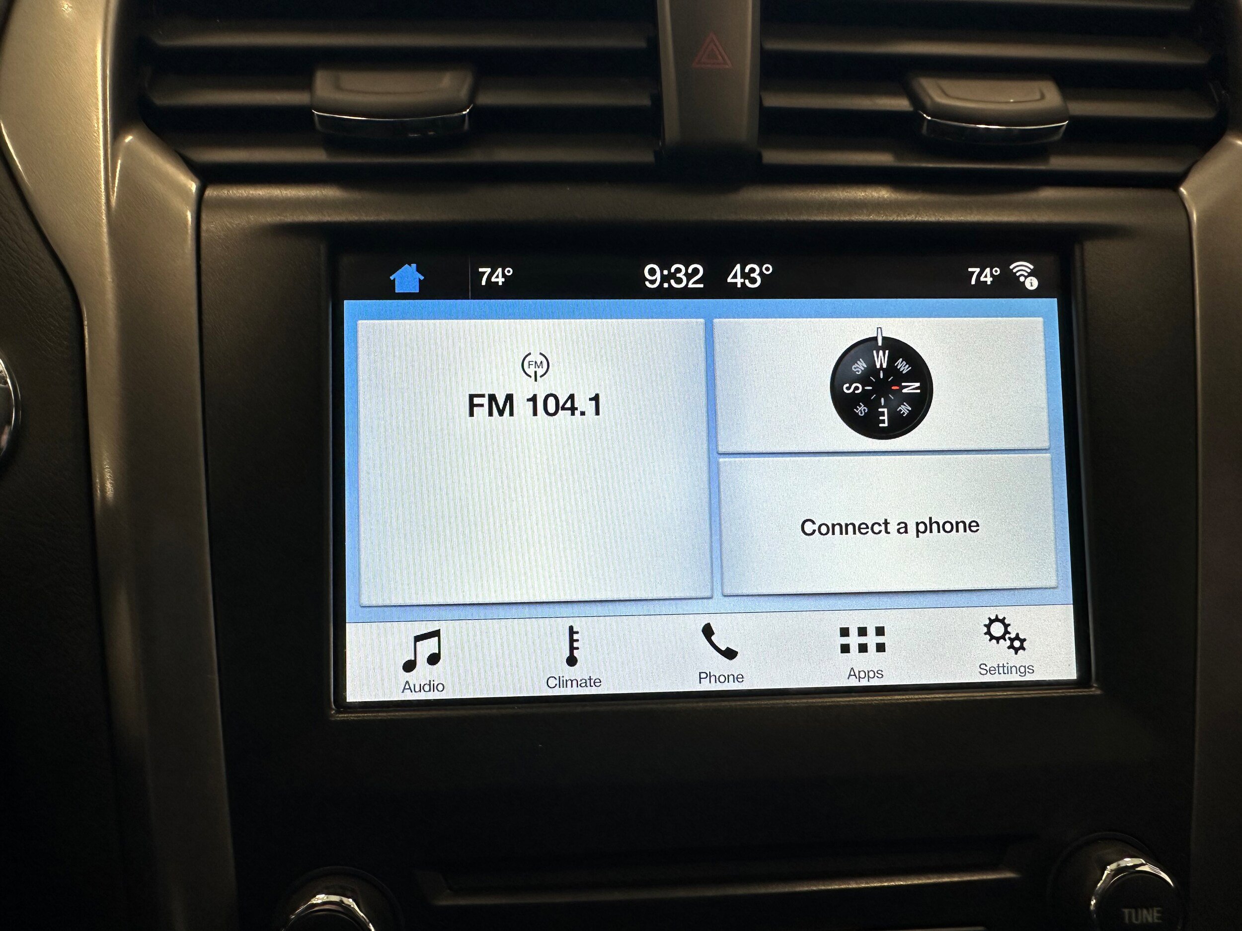 Used 2017 Ford Fusion SE w/ Fusion SE Technology Package image 18