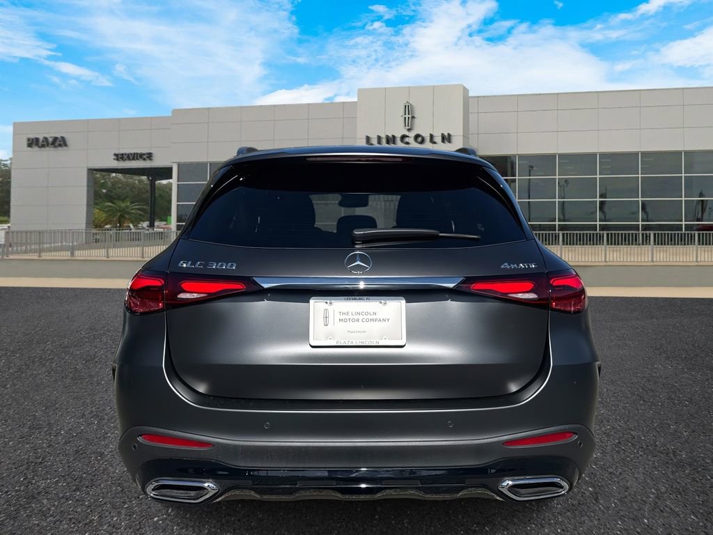 Used 2025 Mercedes-Benz GLC 300 4MATIC image 4