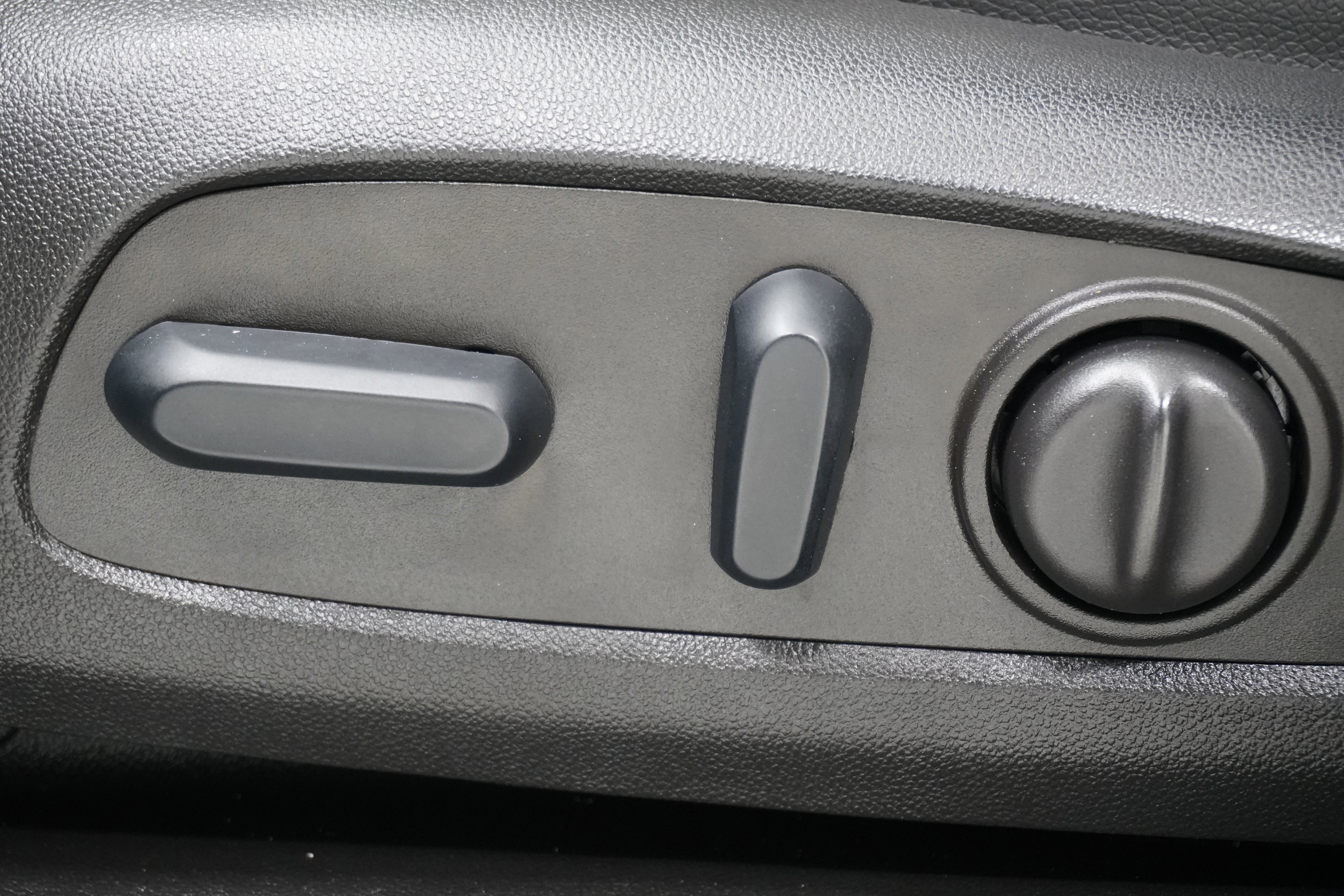 Used 2023 GMC Terrain SLT w/ Infotainment Package II AWD/4WD image 15